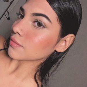 Meet your Posher, Valeria